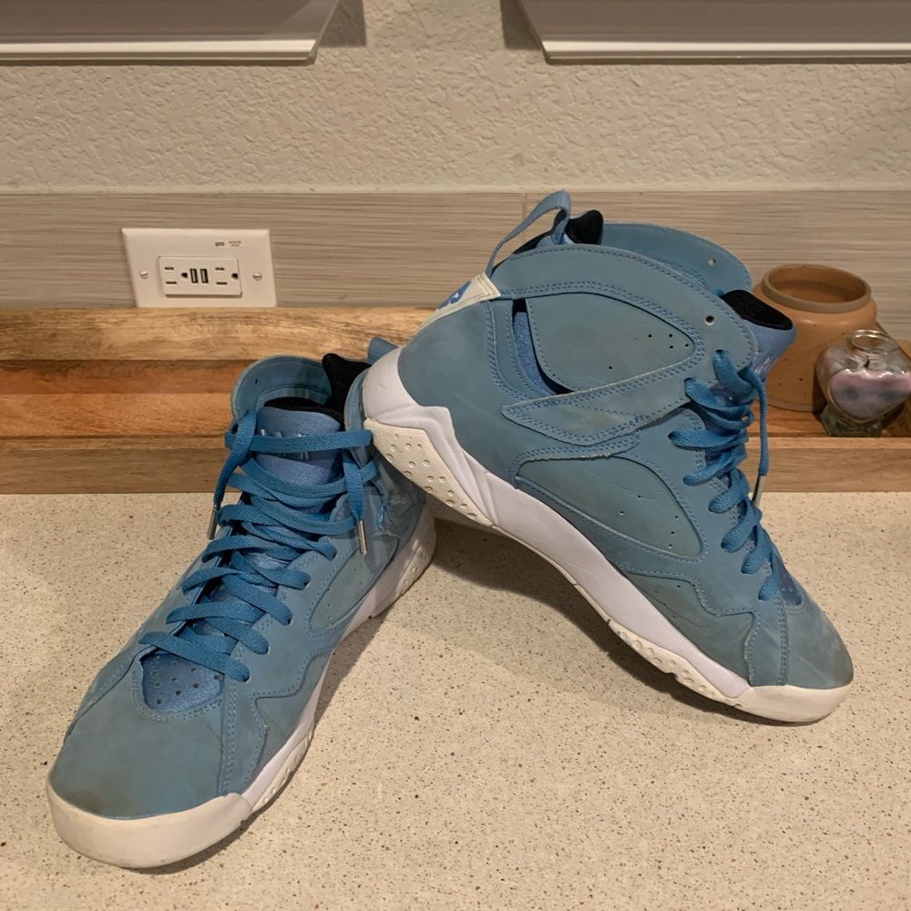 Men’s Air Jordan 7 “Pantone”